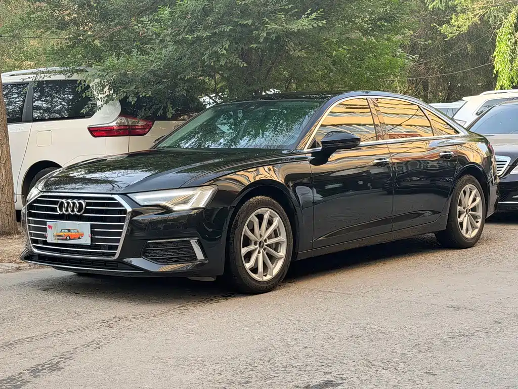 Audi A6L 2022 — фото 1