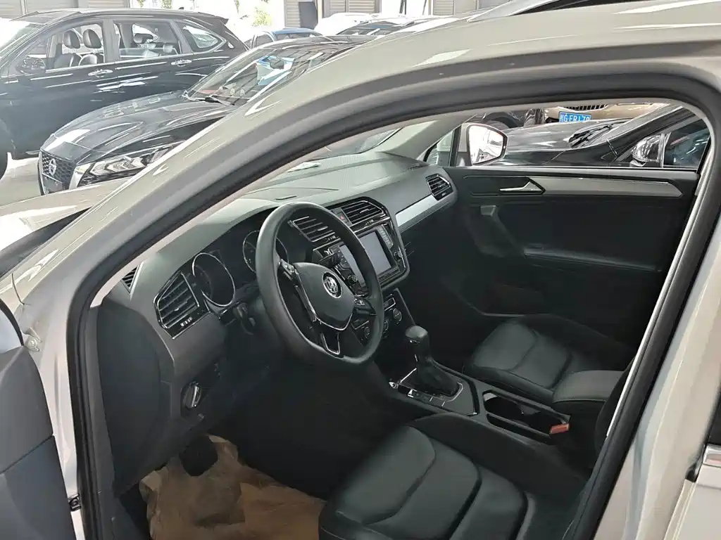 Volkswagen Tiguan L 2018 — фото 9