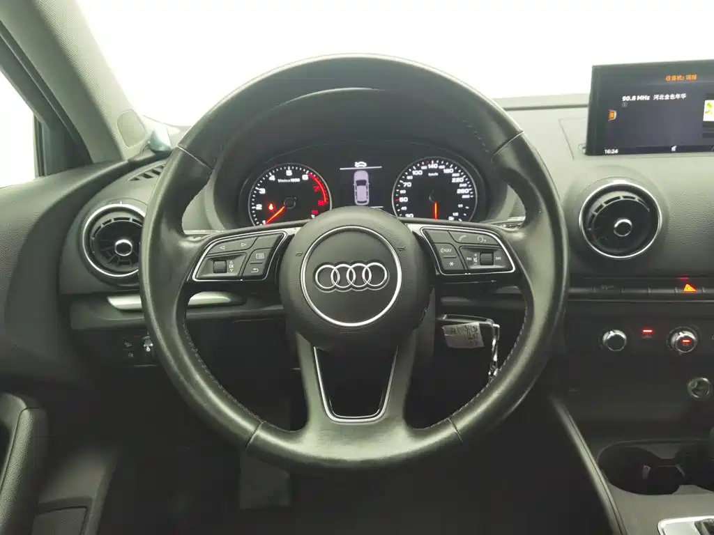 Audi A3 2019 — фото 11