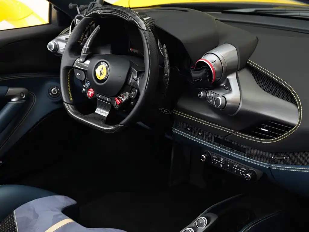 Ferrari F8 2021 — фото 11