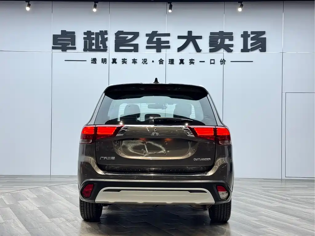Mitsubishi Outlander 2018 — фото 6