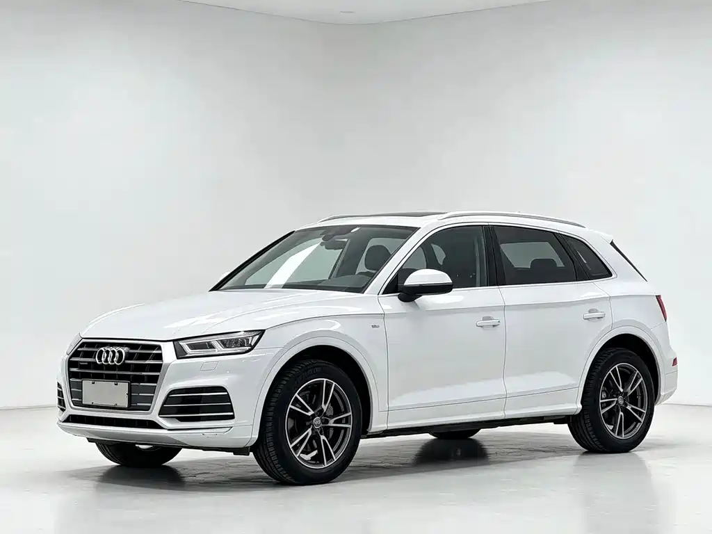 Audi Q5L 2020 — фото 1