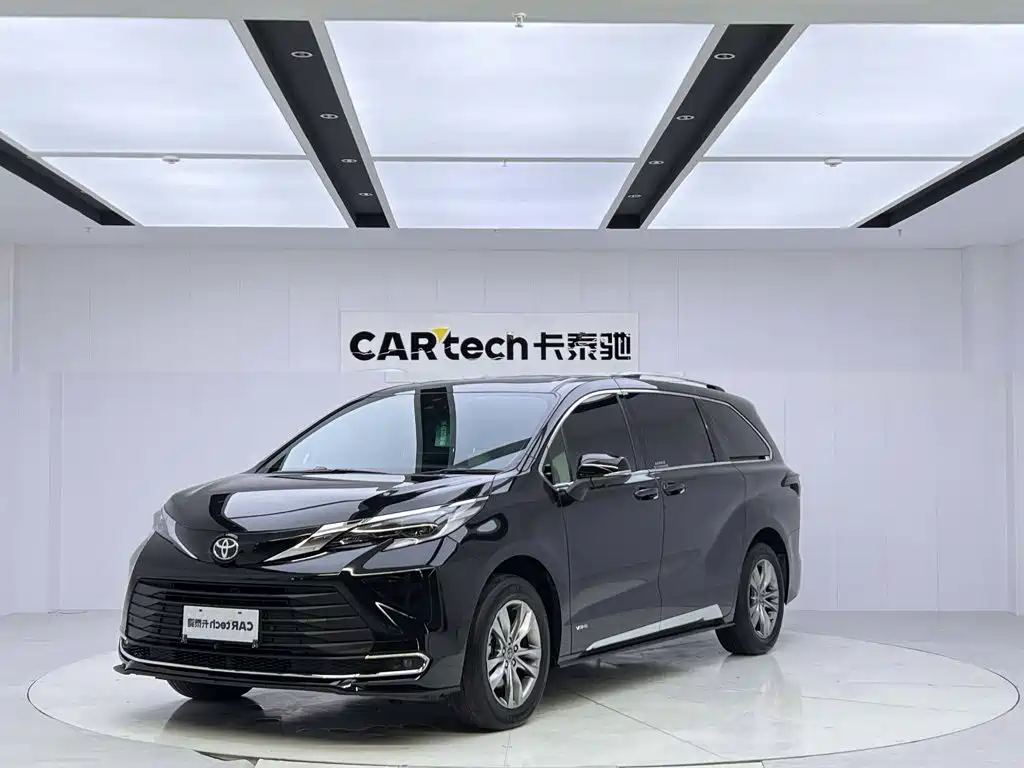 Toyota Sienna 2024 — фото 1