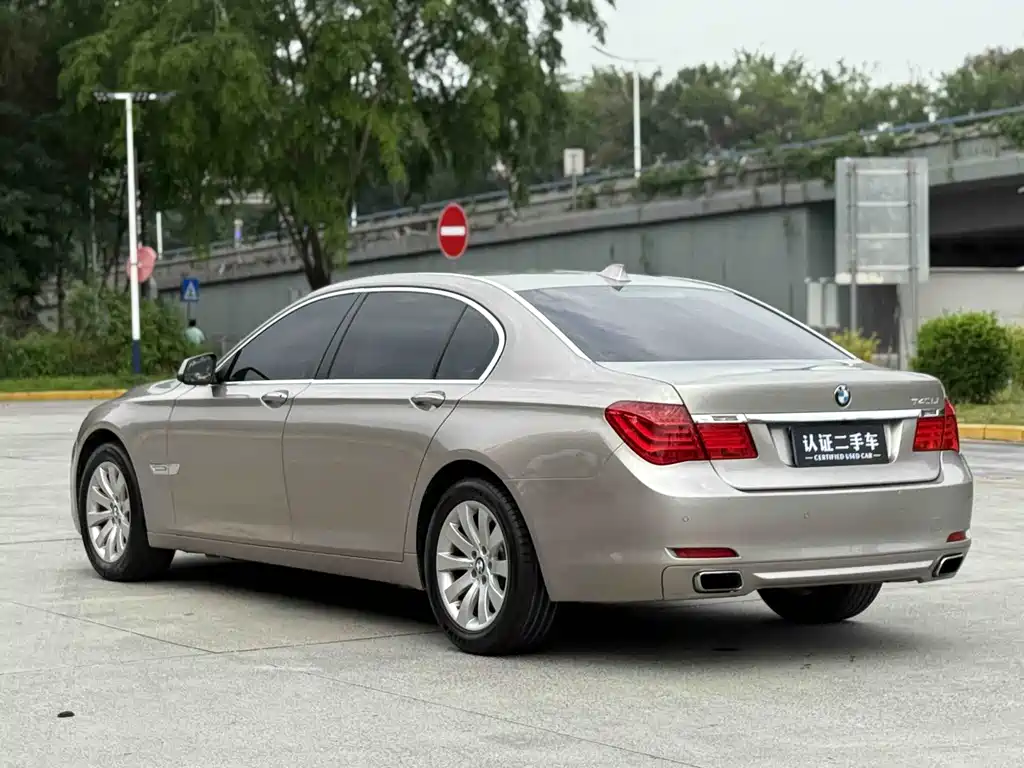 BMW 7 Series 2011 — фото 7