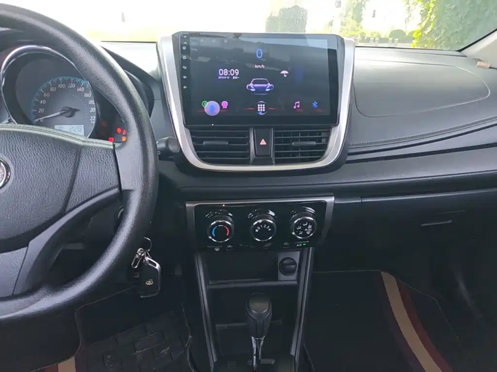 Toyota Yaris L 2018 — фото 13