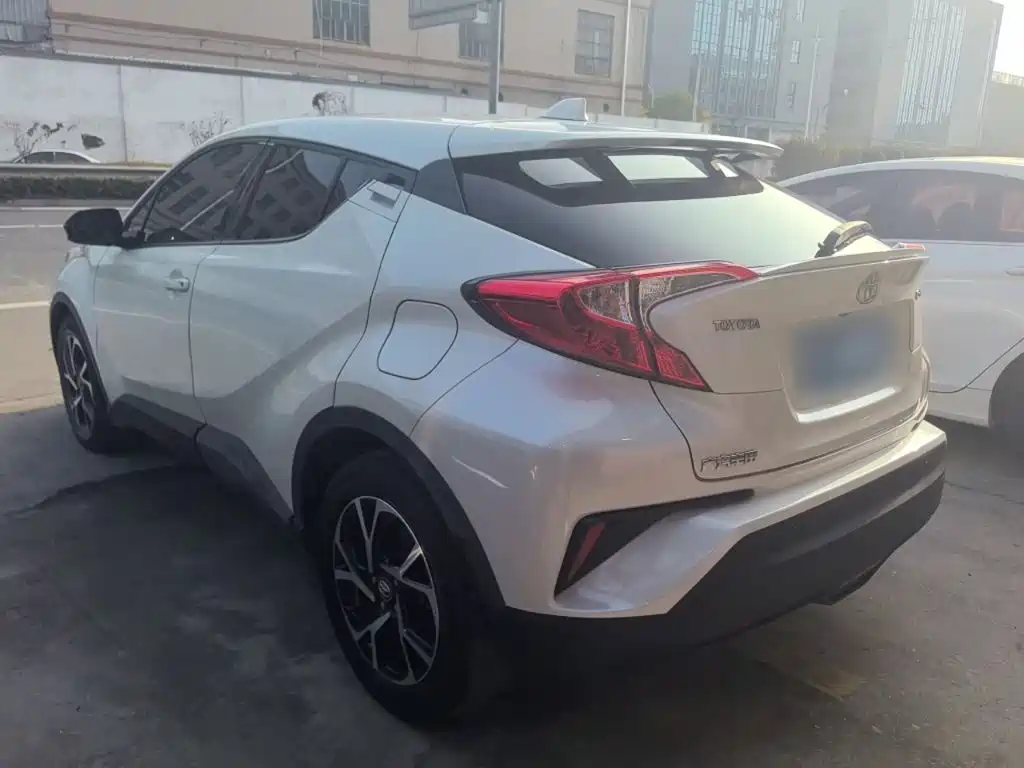 Toyota C-HR 2019 — фото 5