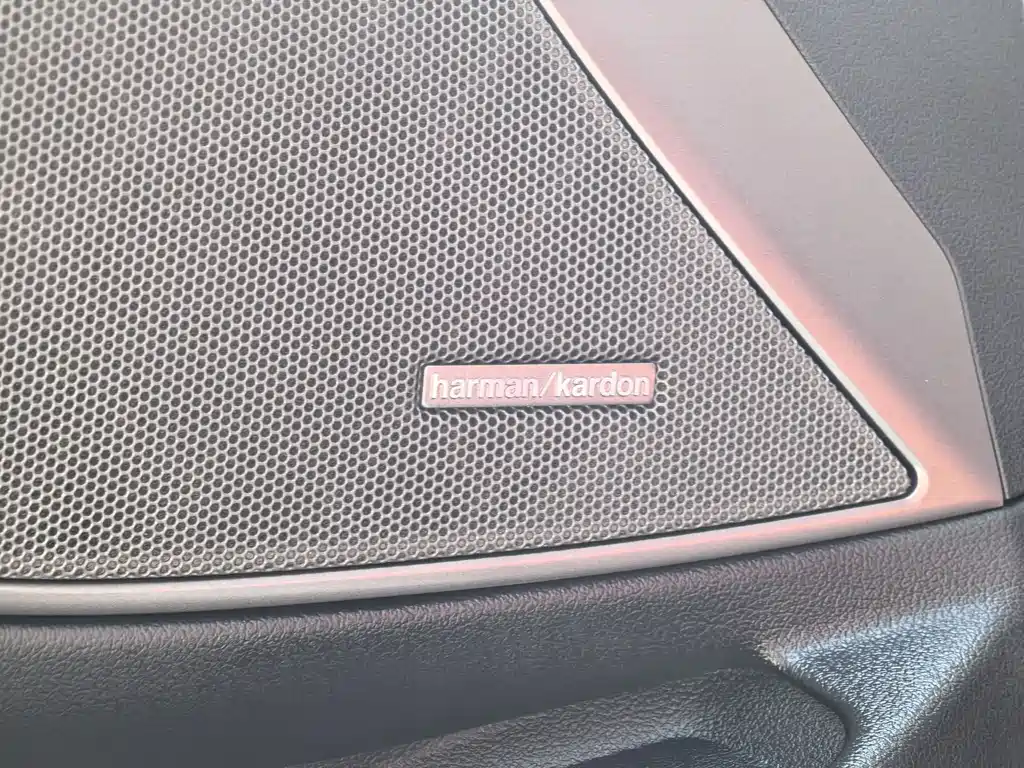 BMW 3 Series 2025 — фото 9