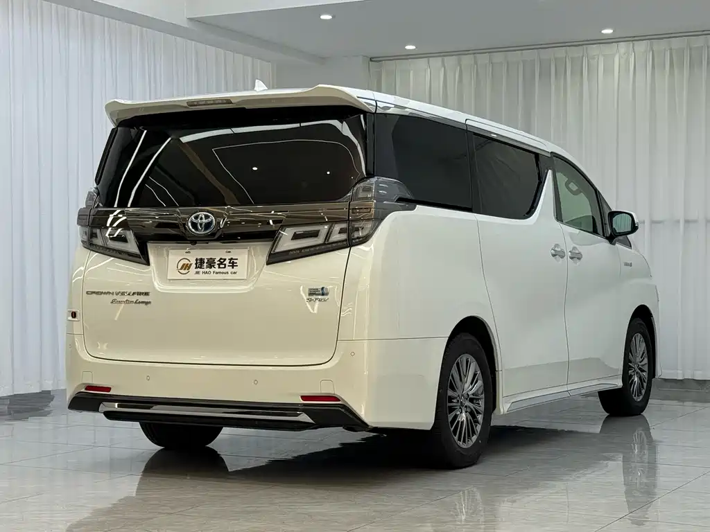 Toyota Vellfire 2023 — фото 13