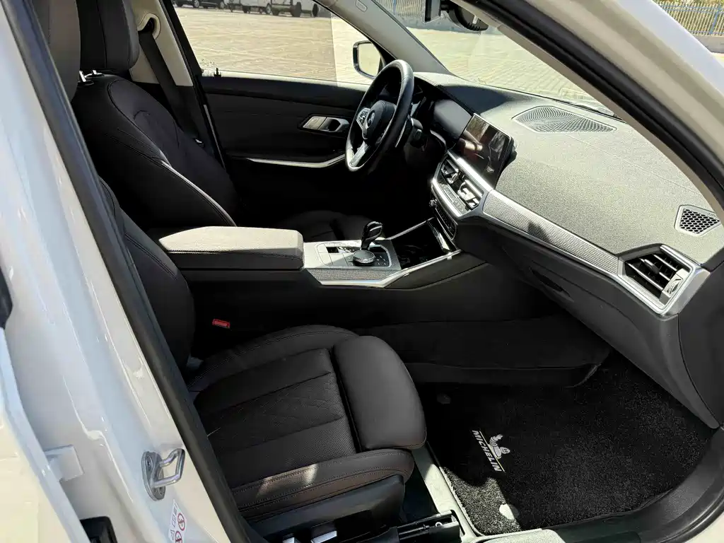 BMW 3 Series 2022 — фото 14
