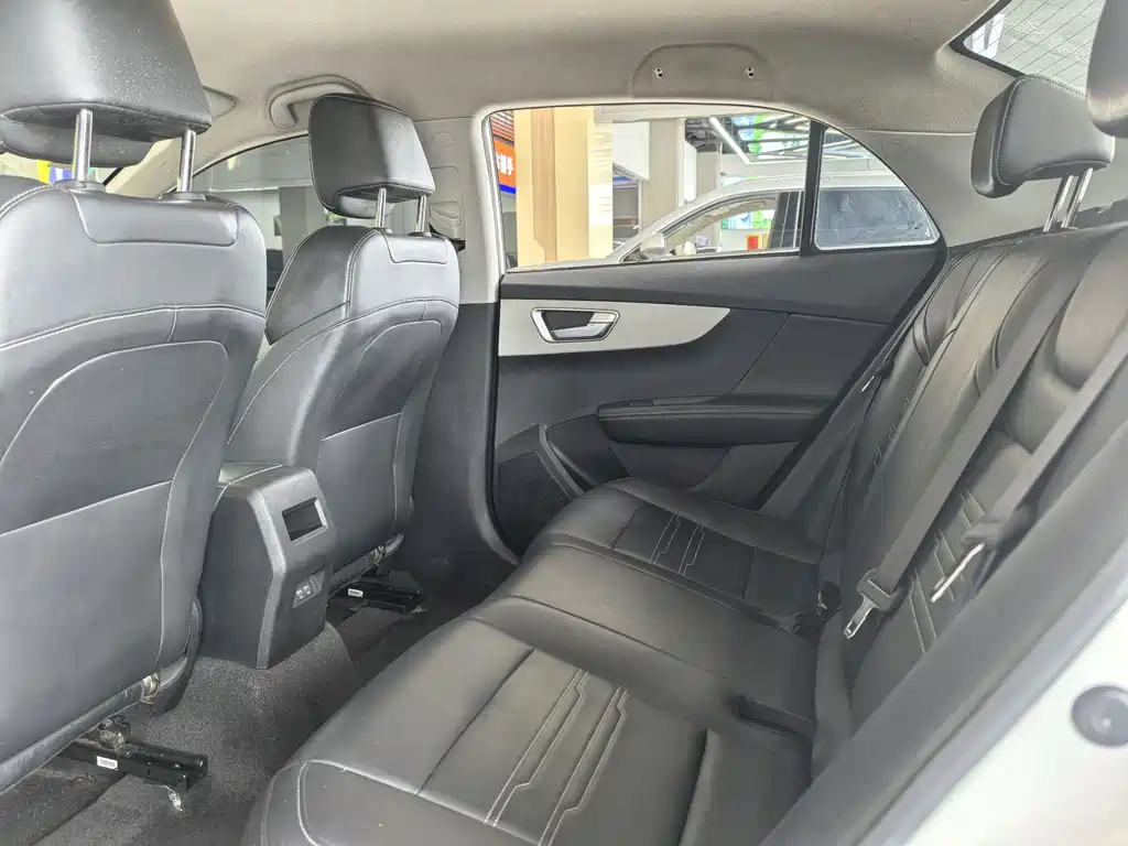 BYD Qin NEV 2021 — фото 10