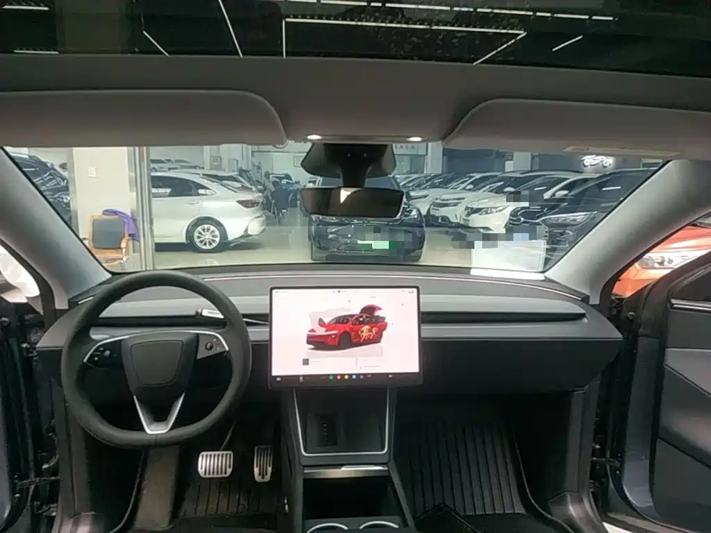 Tesla Model Y 2025 — фото 10