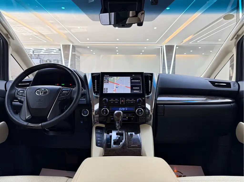 Toyota Vellfire 2023 — фото 9