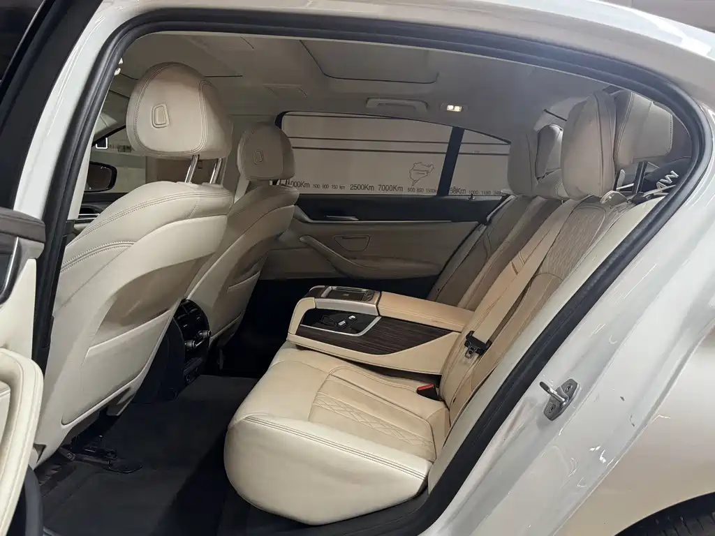 BMW 5 Series New Energy 2018 — фото 9