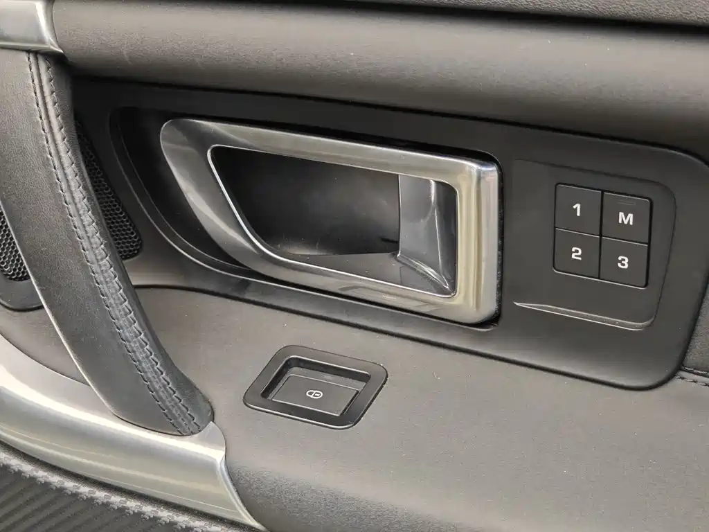 Land Rover Discovery Sport 2017 — фото 31