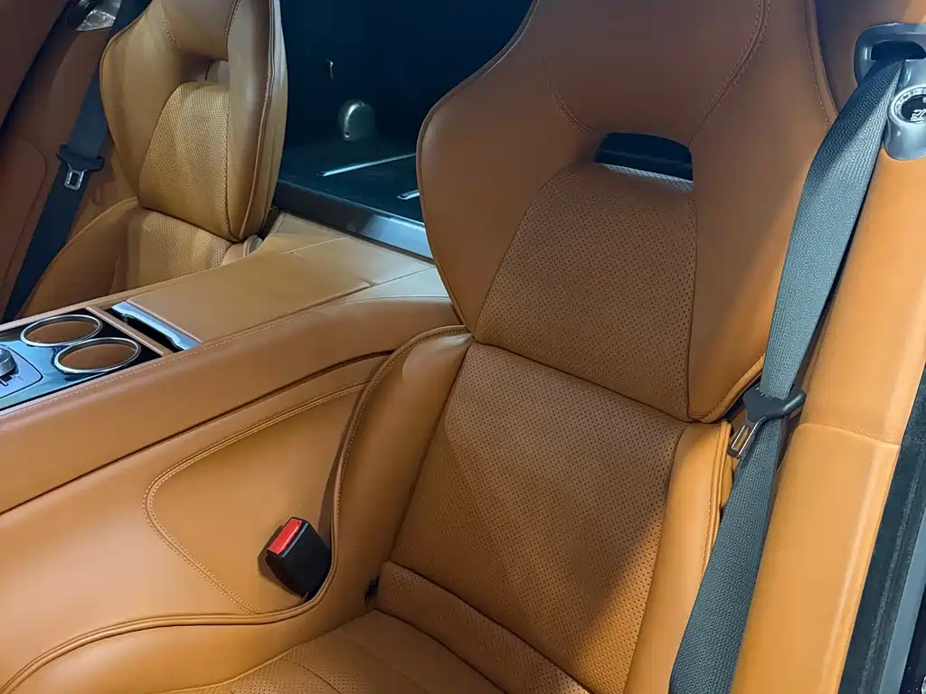 Aston Martin Rapide 2015 — фото 18