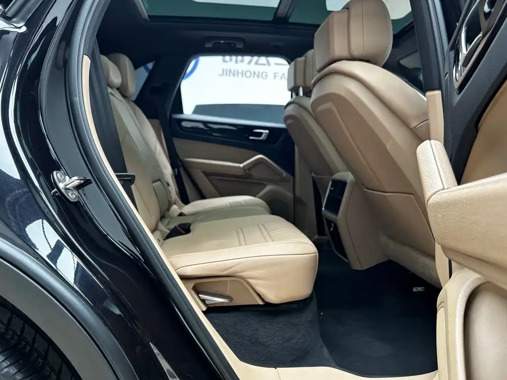 Porsche Cayenne 2018 — фото 21