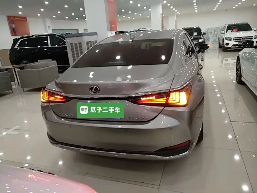 Lexus ES 2024