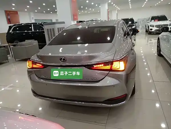 Lexus ES 2024