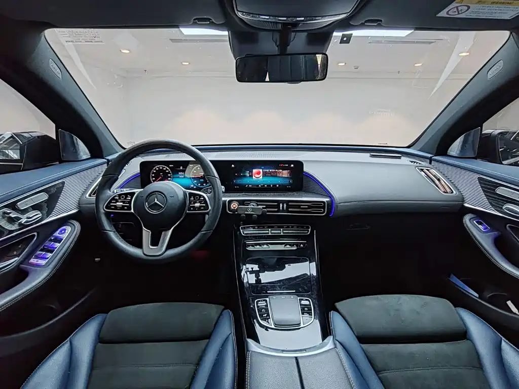 Mercedes-Benz EQC 2022 — фото 14