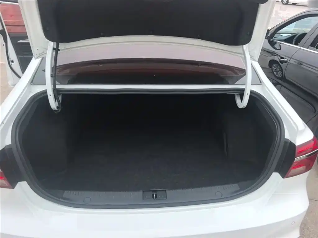 Roewe i6 Classic 2017 — фото 19