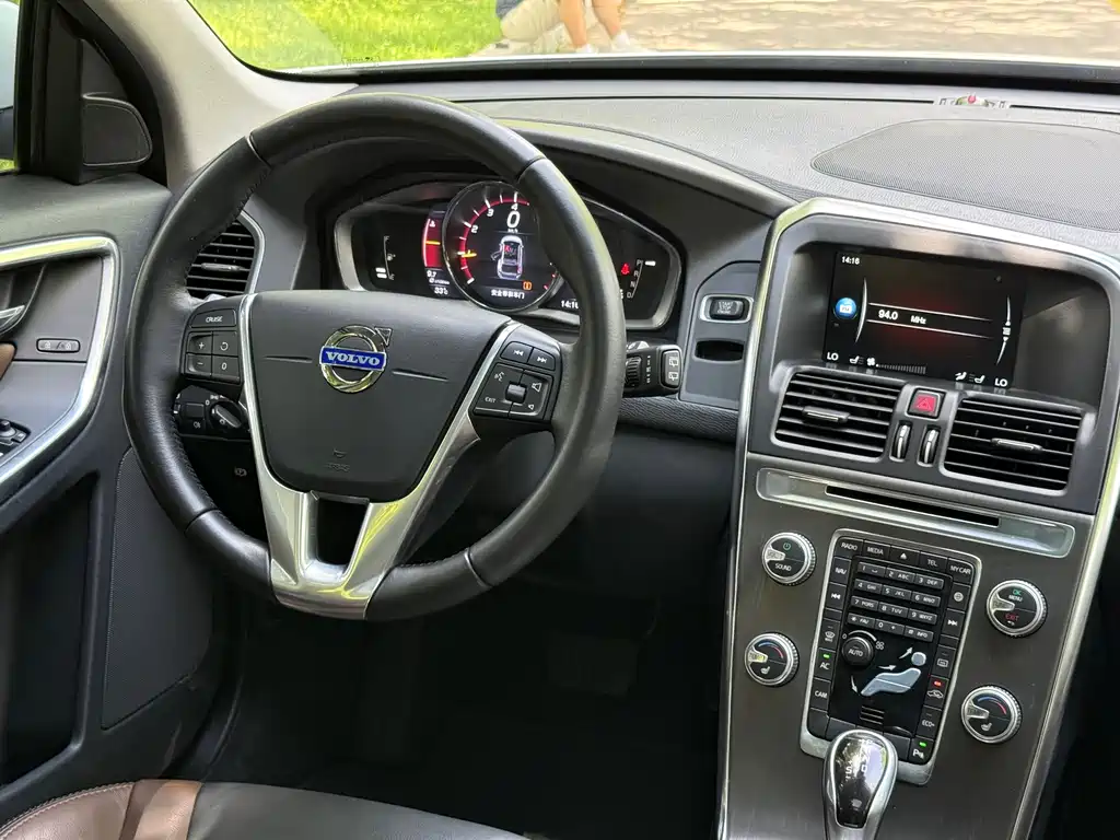 Volvo XC60 2016 — фото 24