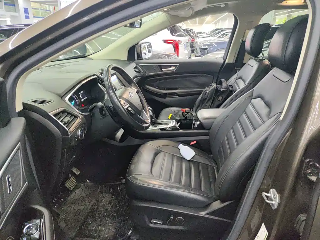 Ford Edge 2018 — фото 11