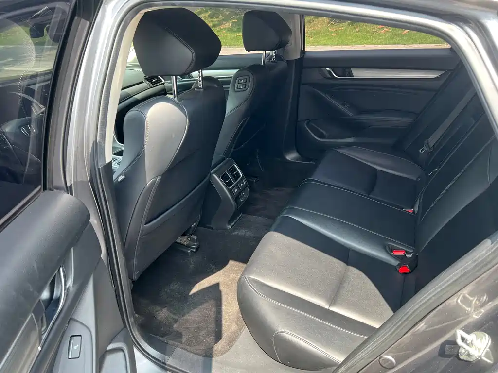 Honda Accord 2018 — фото 10