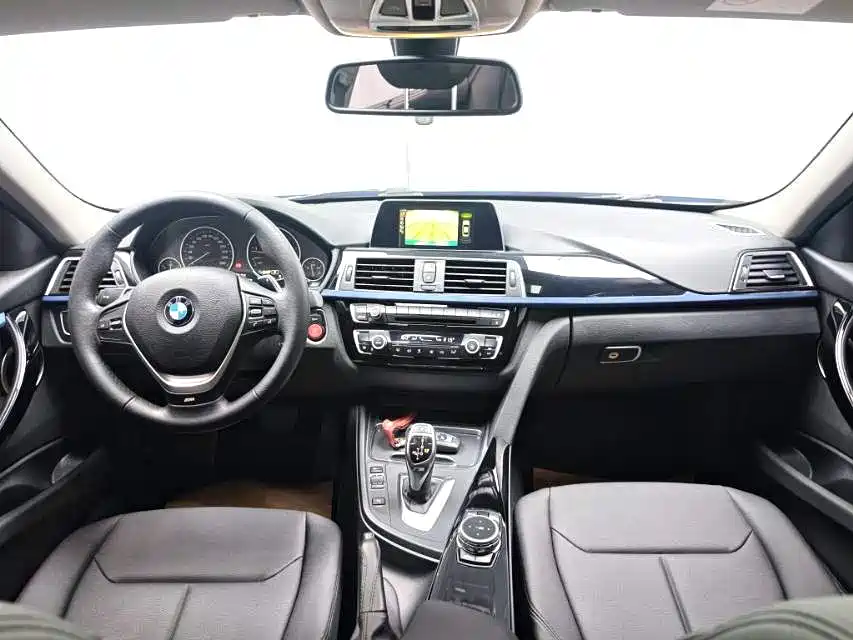 BMW 3 Series 2017 — фото 11