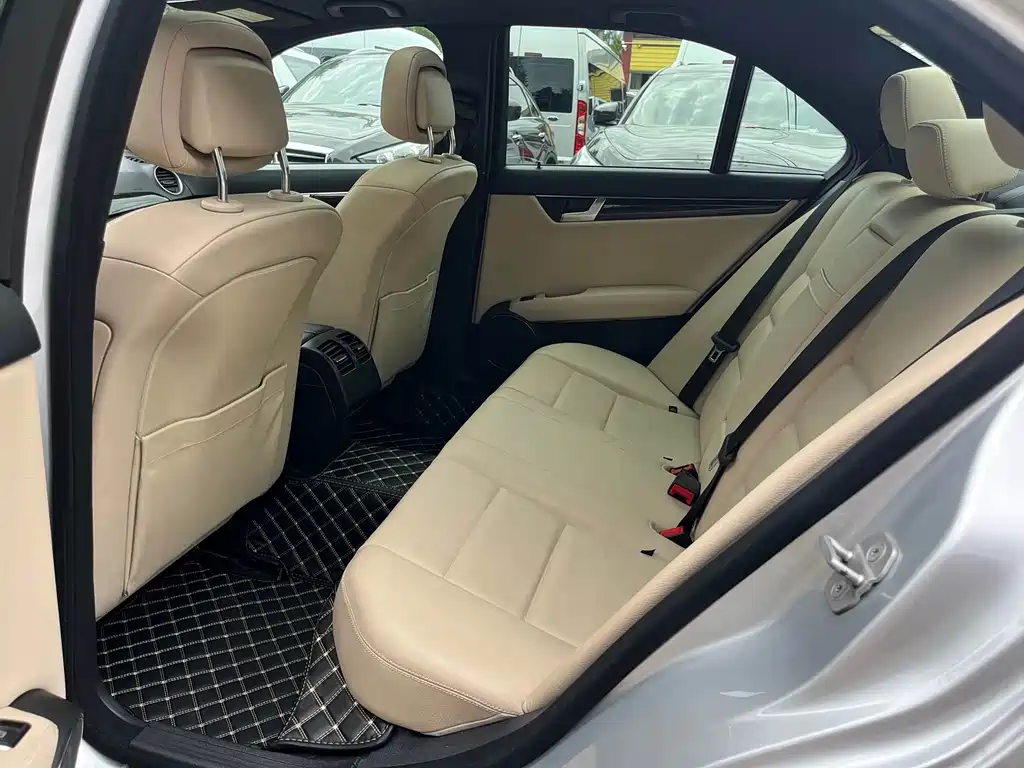 Mercedes-Benz C-Class 2012 — фото 11