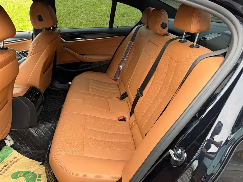 BMW 5 Series 2022 — фото 10