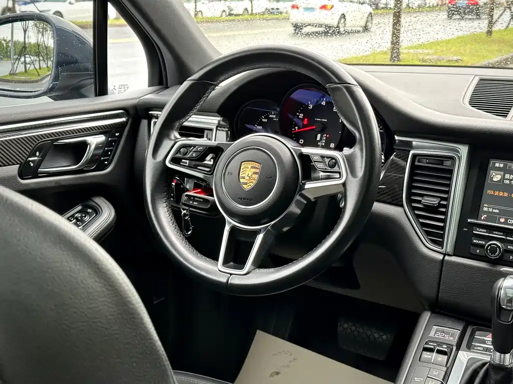 Porsche Macan 2015 — фото 16