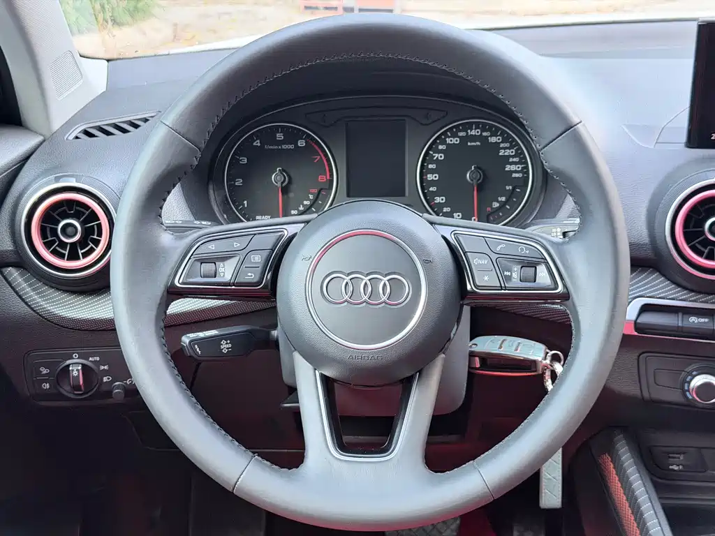 Audi Q2L 2018