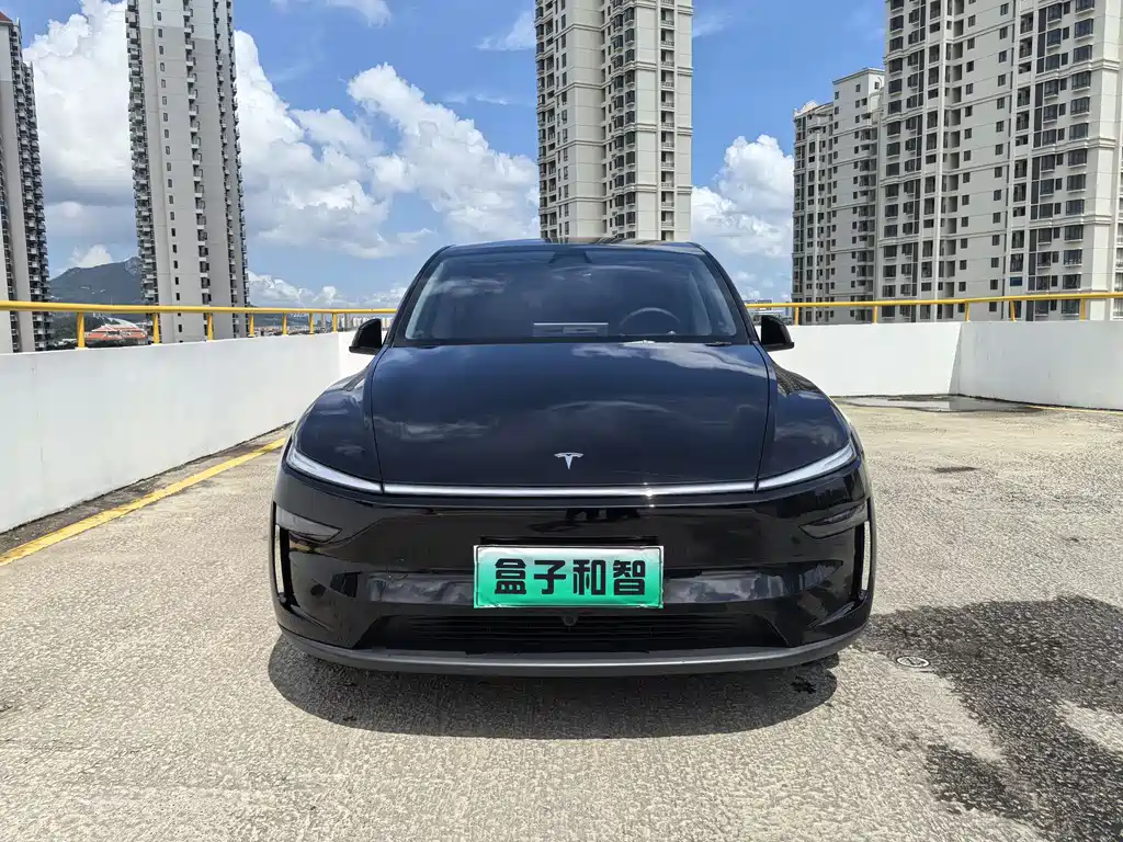 Tesla Model Y 2025