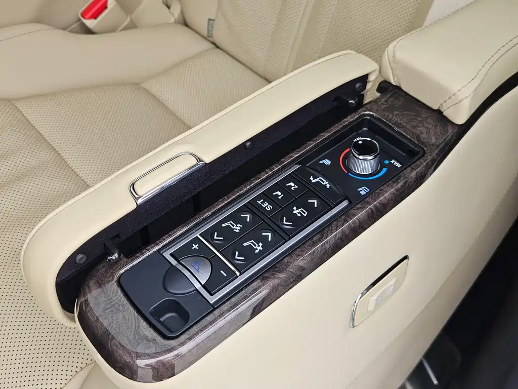Toyota Vellfire 2022 — фото 19