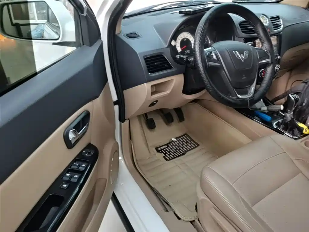 Wuling Hongguang 2015 — фото 16