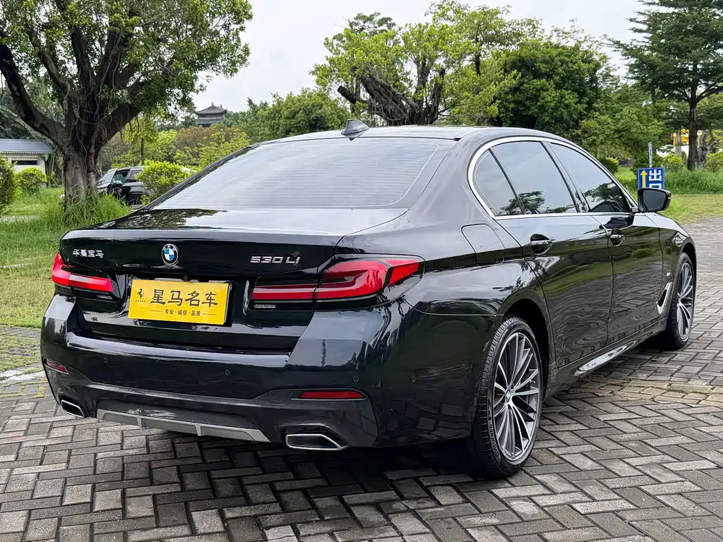 BMW 5 Series 2023 — фото 16