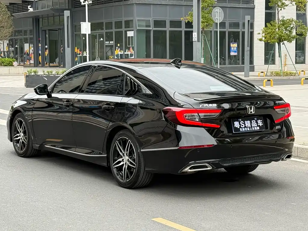 Honda Accord 2022 — фото 10