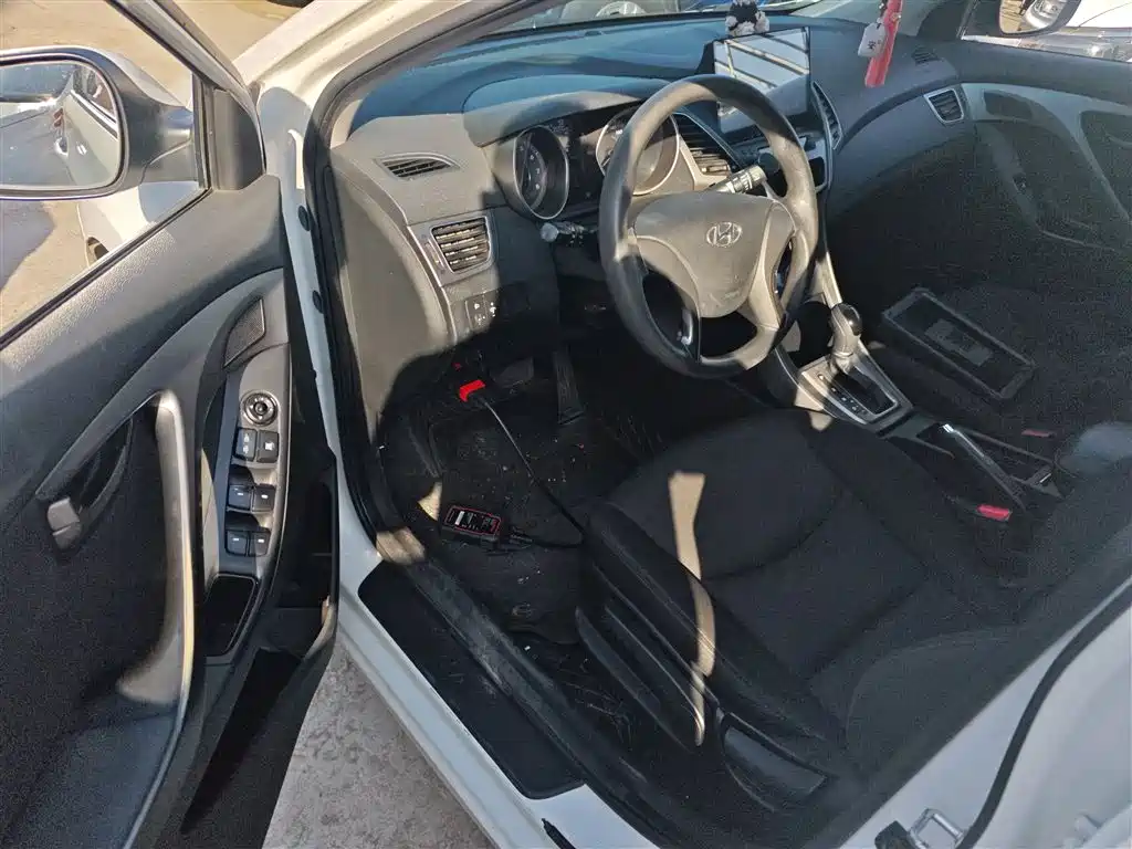 Hyundai Elantra Langdong 2016 — фото 16