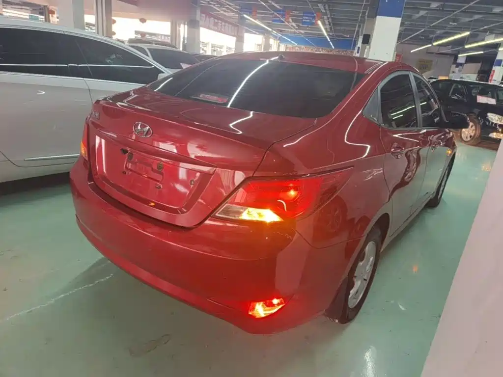 Hyundai Accent 2015 — фото 7