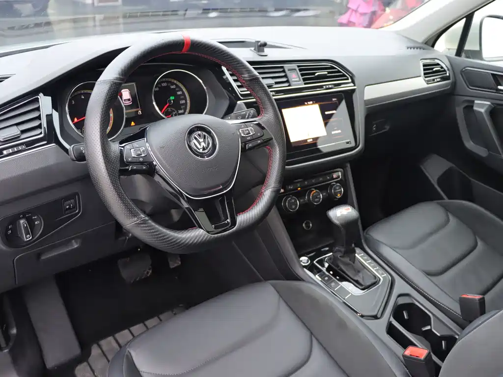 Volkswagen Tiguan L 2020 — фото 6