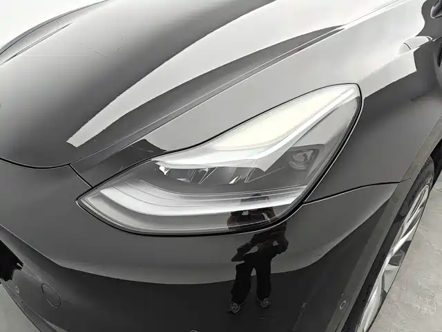 Tesla Model Y 2023 — фото 13