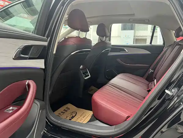 Hongqi H5 2025