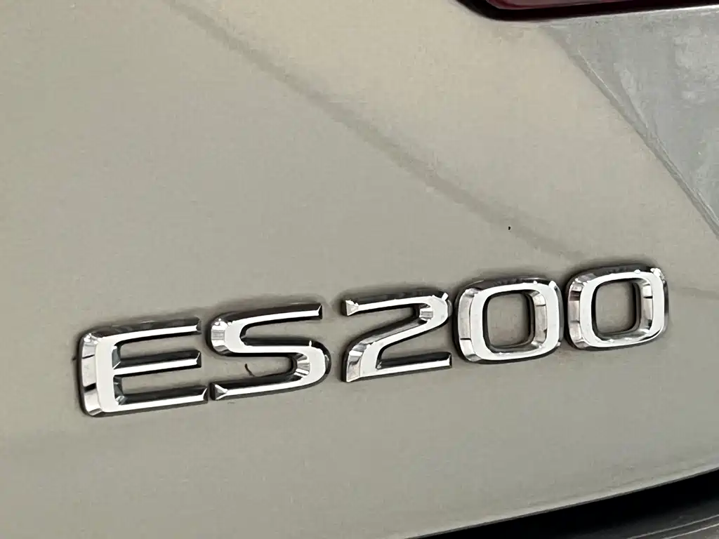 Lexus ES 2015 — фото 24
