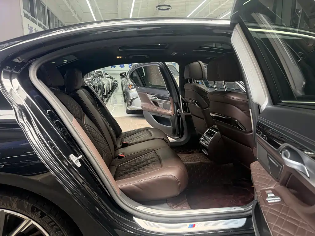 BMW 7 Series 2021 — фото 18
