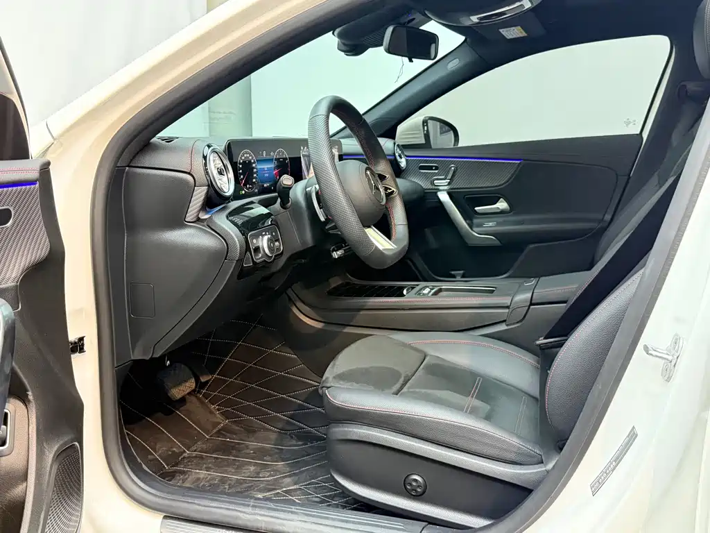 Mercedes-Benz A-Class 2024 — фото 10