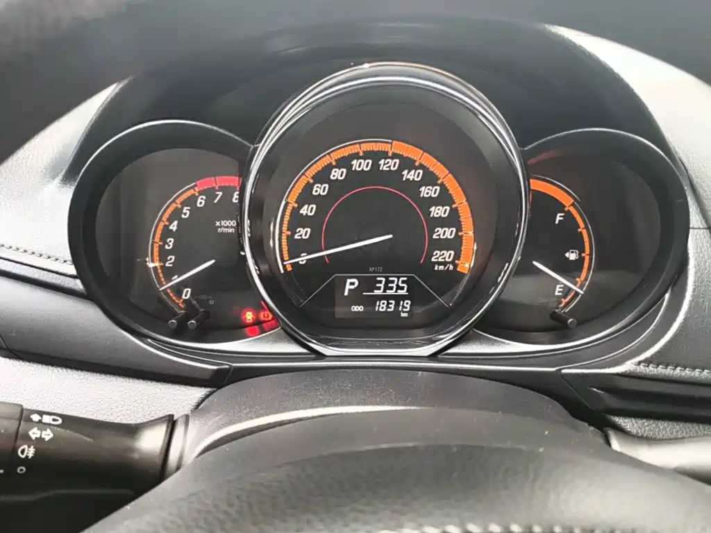 Toyota Yaris L 2022 — фото 12