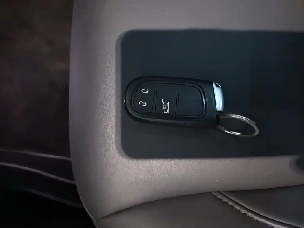 Jeep Commander 2020 — фото 17