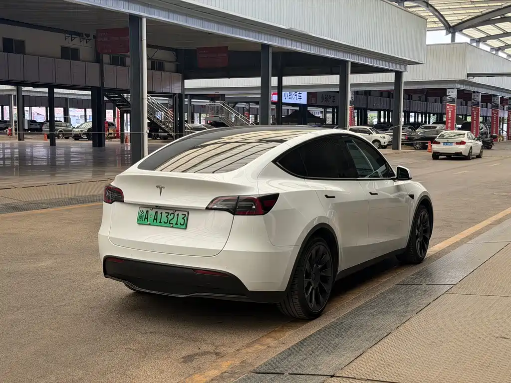 Tesla Model Y 2022 — фото 12
