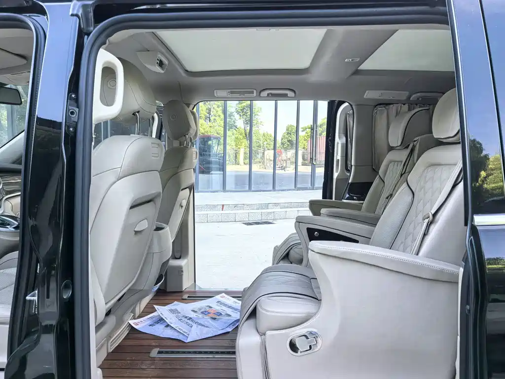Mercedes-Benz V-Class 2018 — фото 14