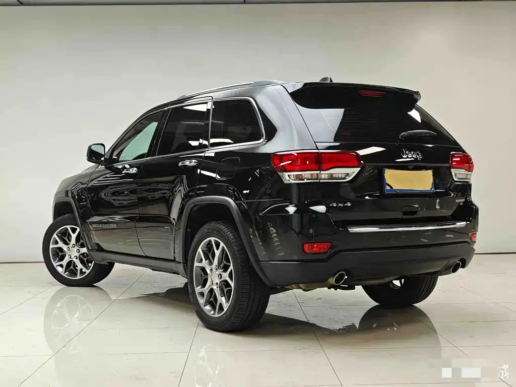 Jeep Grand Cherokee 2020 — фото 17